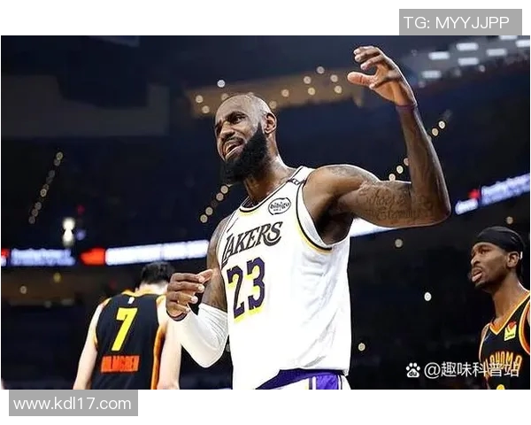 2001年NBA季后赛湖人与国王首场对决精彩回顾与赛场瞬间分析
